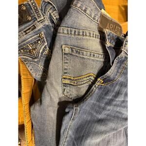 40 lb Jeans Reseller Bundle – Mixed Sizes, Brands & Conditions